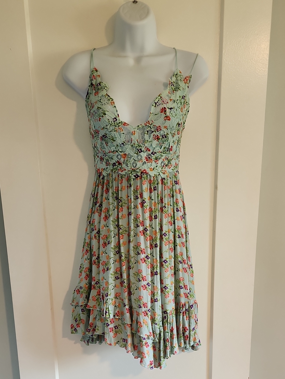 Free People One Light Green Floral Spaghetti Strap Sundress Size Medium